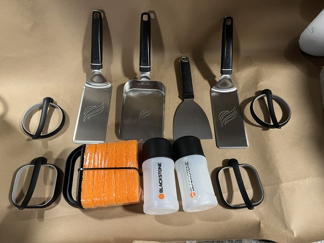 BLACKSTONE 16PC BBQ \ GRIDDLE Cook Set